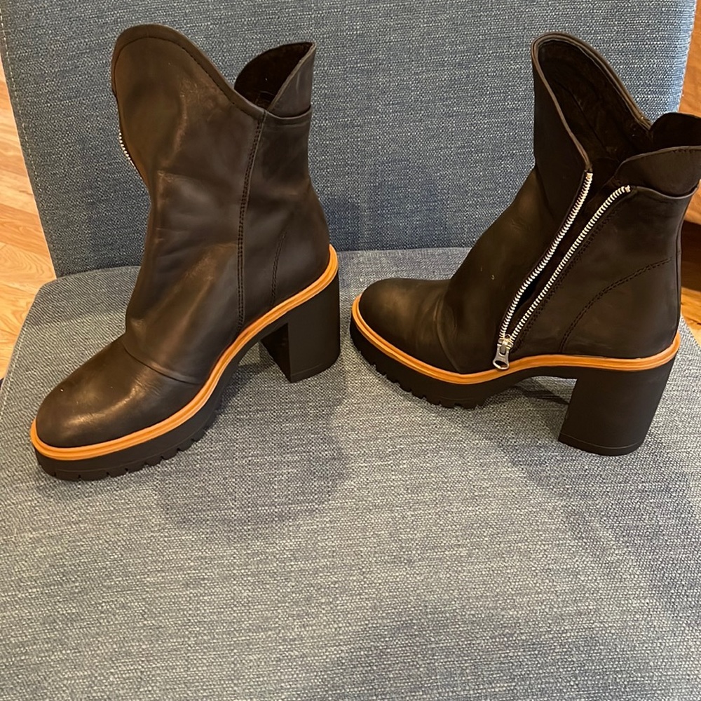 Free People never worn black lug sole with ankle side zip